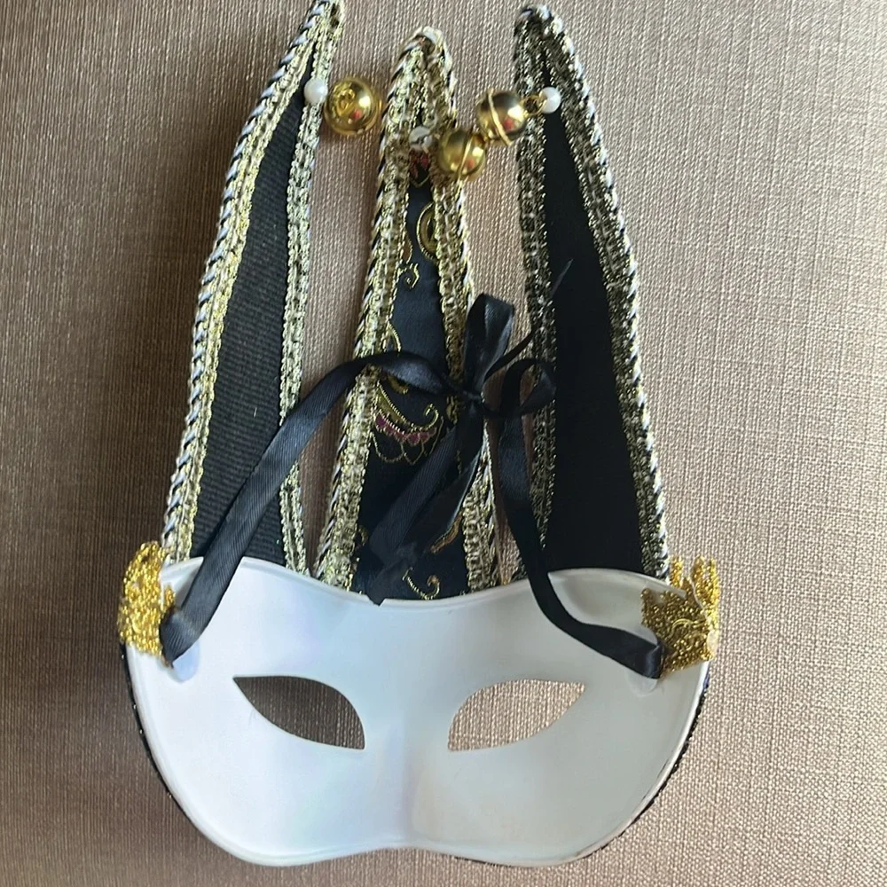 MASQUERADE MASK
